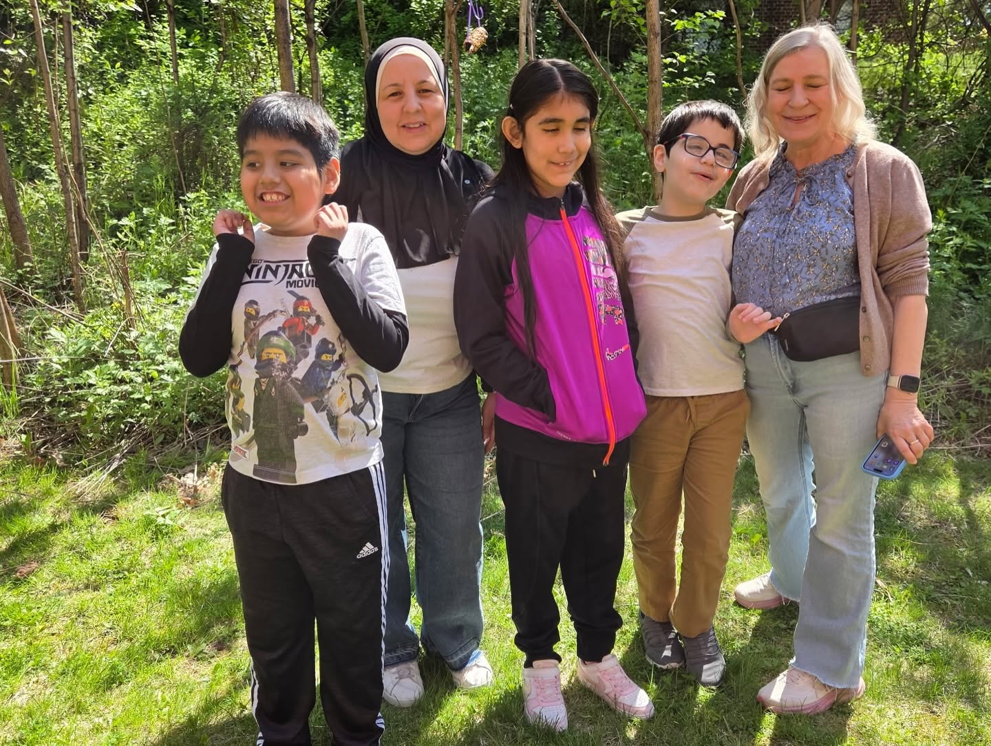 Ms. Heather’s class enjoyed a hands-on activity hanging bird feeders to support our neighborhood birds! 